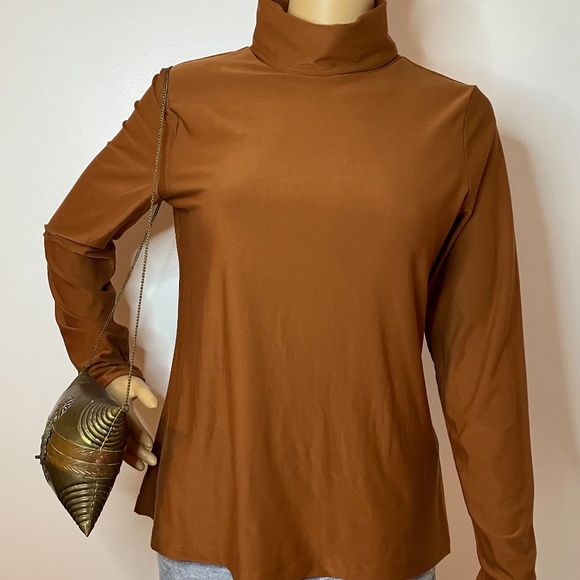 Camel brown classic long sleeved turtleneck! - Picture 1 of 5